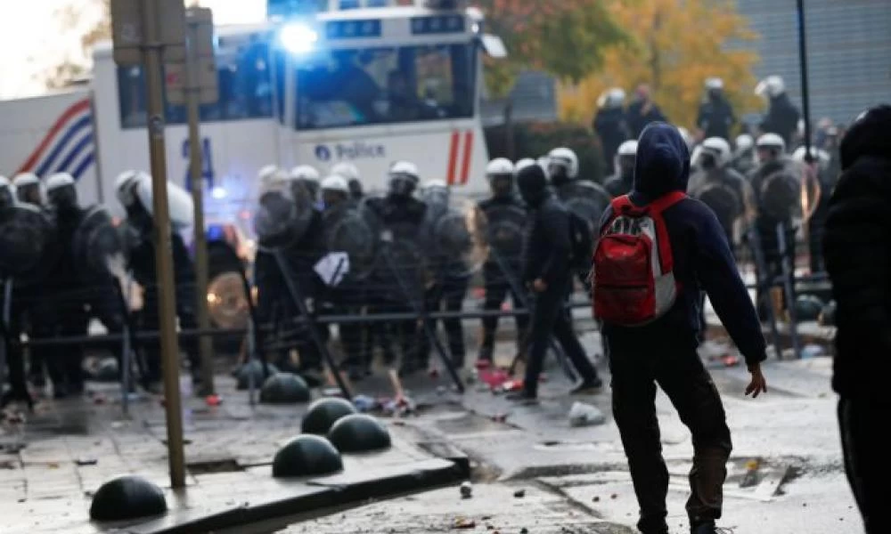 Βρυξέλλες: Επεισόδια σε διαδήλωση για τα μέτρα κατά του κορονοϊού